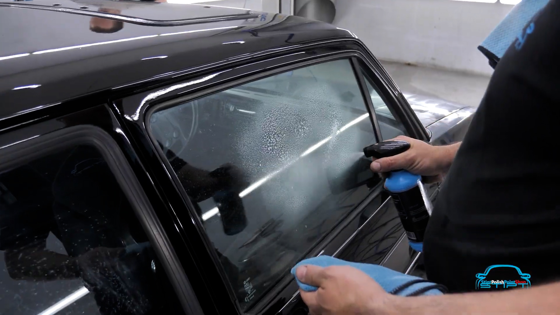 Stipt Clear Glass insprayen op raam